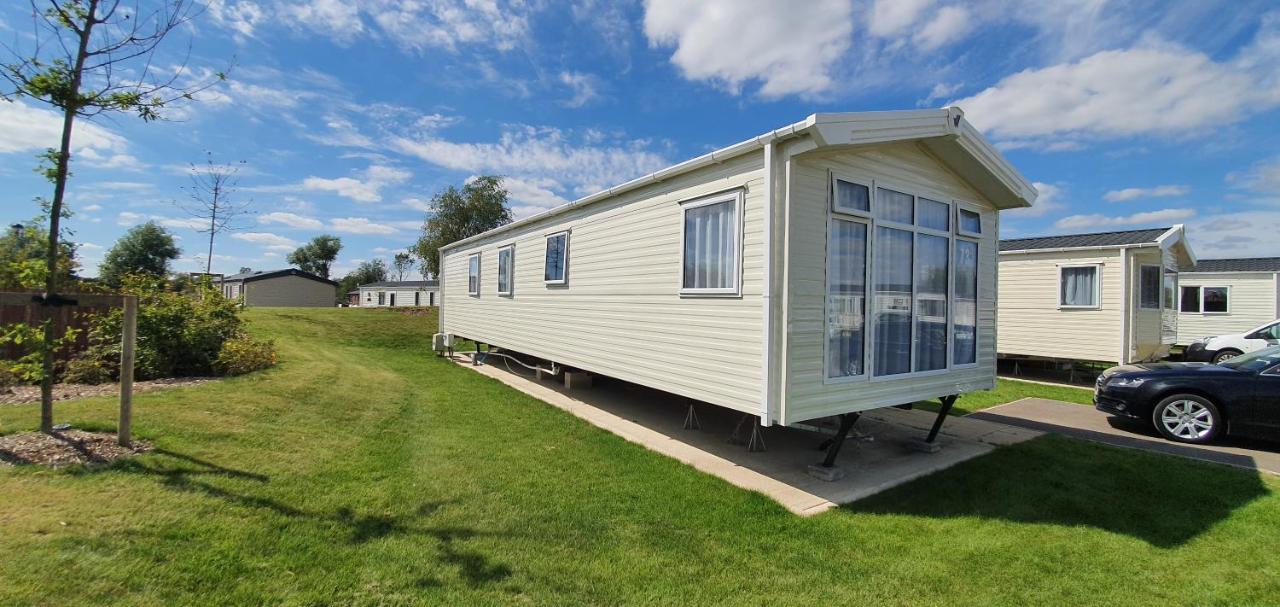 Rj Luxury Caravan Hire With Hot Tub タターズホール エクステリア 写真