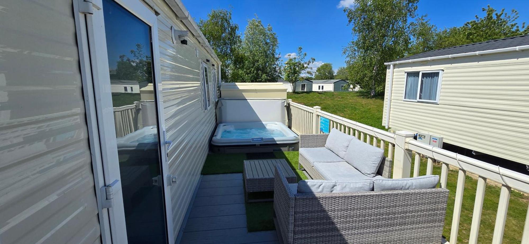 Rj Luxury Caravan Hire With Hot Tub タターズホール エクステリア 写真