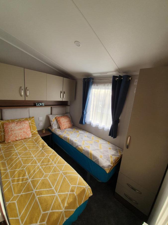 Rj Luxury Caravan Hire With Hot Tub タターズホール エクステリア 写真